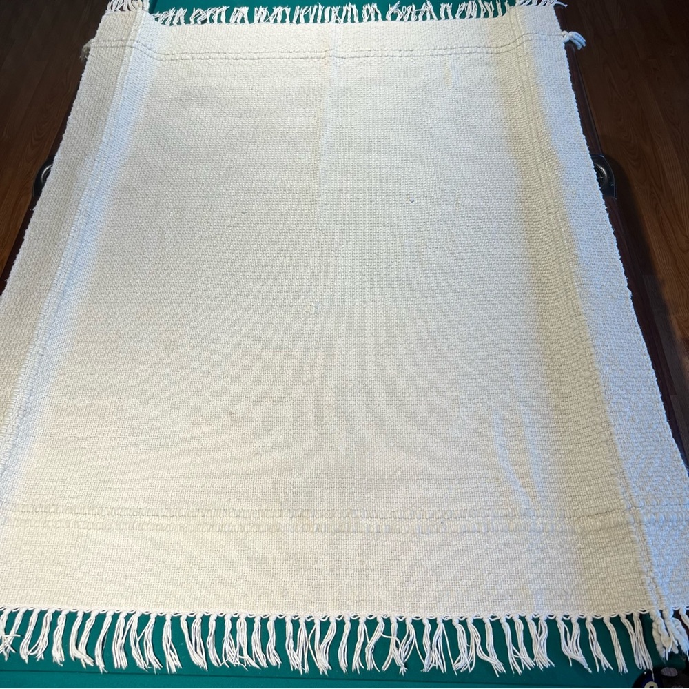 Textured cotton/acrylic Throw Blanket with fringe is 60 x 48“ - Picture 3 of 10